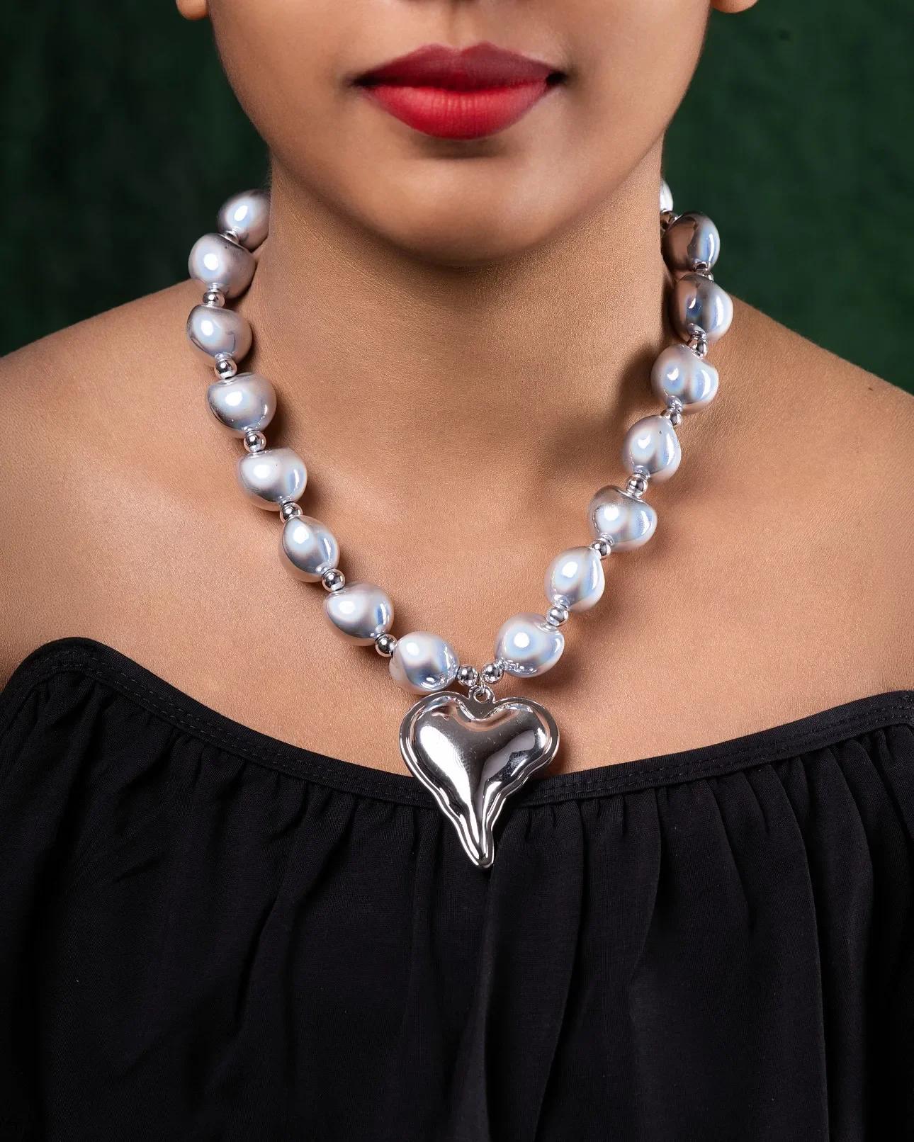 liquid-silver-heart-irregular-pearl-necklace