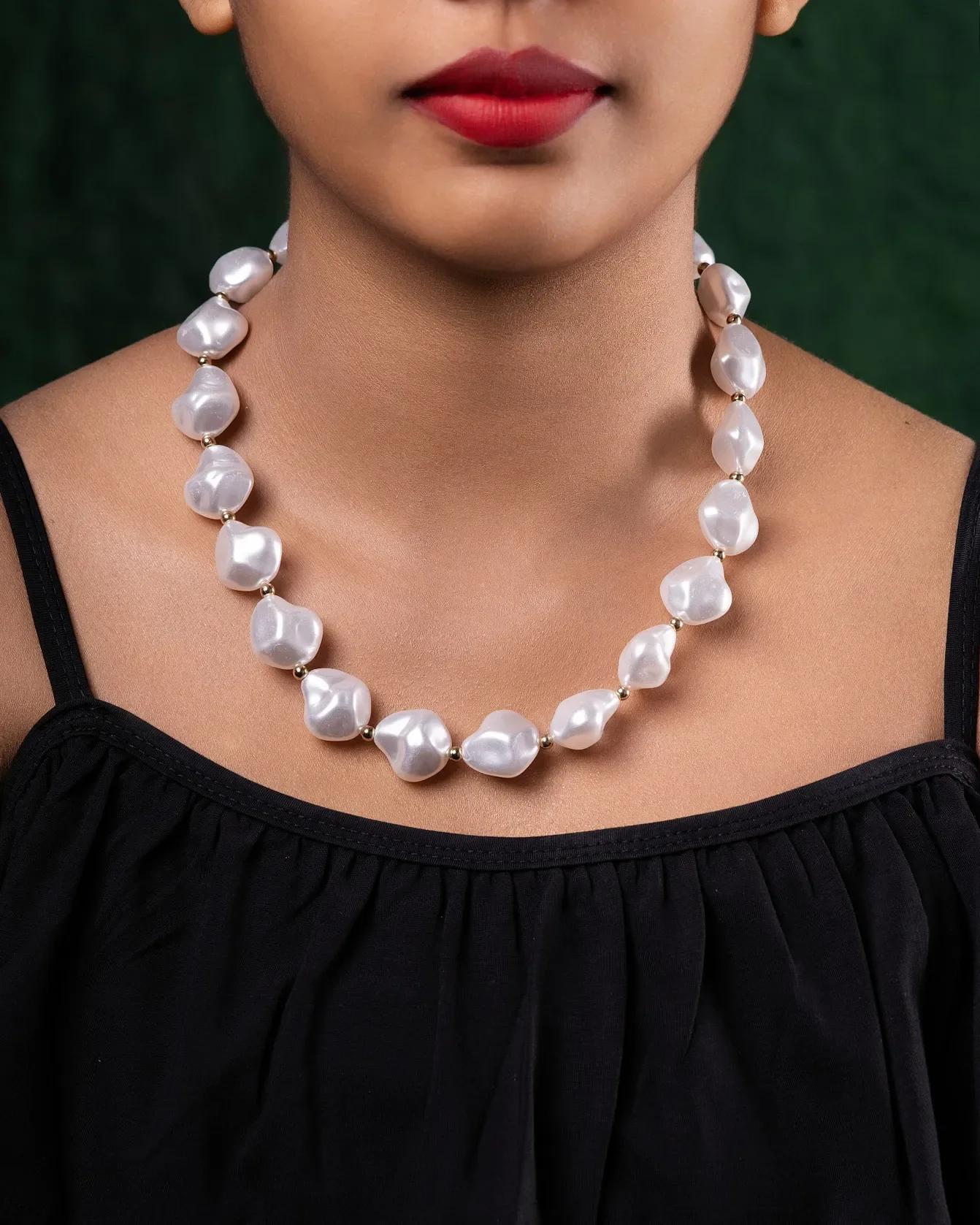 classic-baroque-white-pearl-necklace
