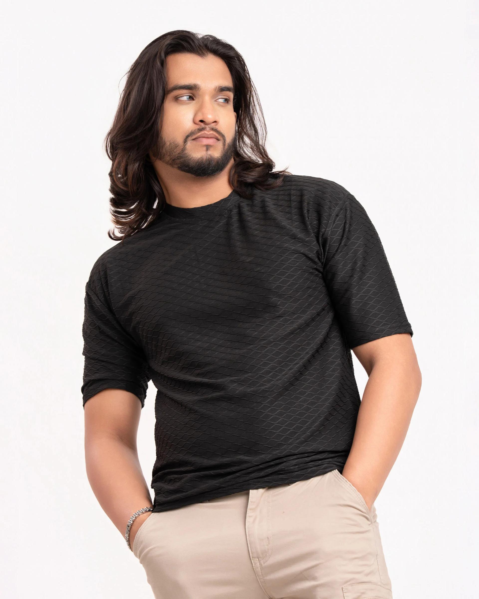 oversized-fit-black-textured-tee-geometric-diamond-weave