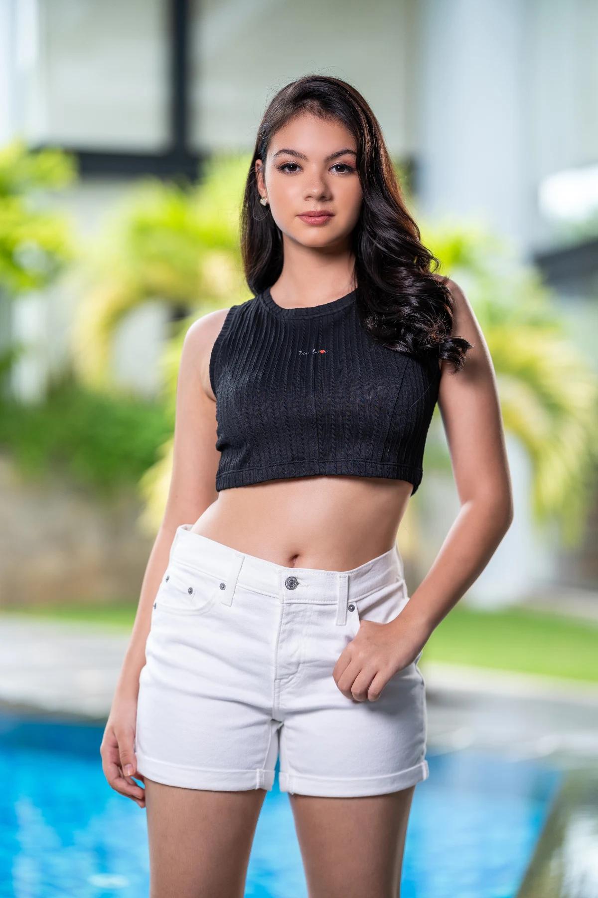 womens-black-sleeveless-crop-top