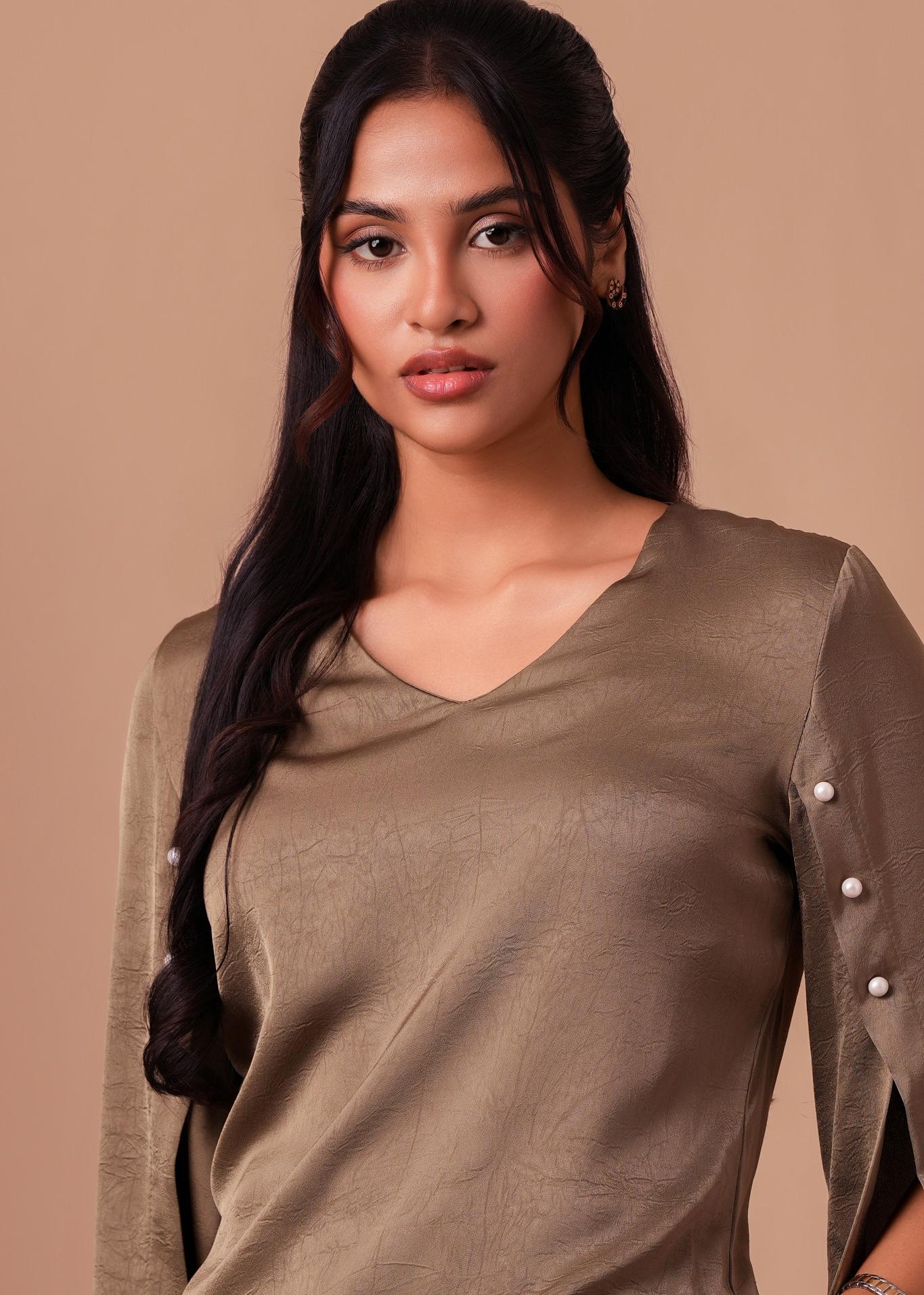 the-khloe-pearlsleeve-top