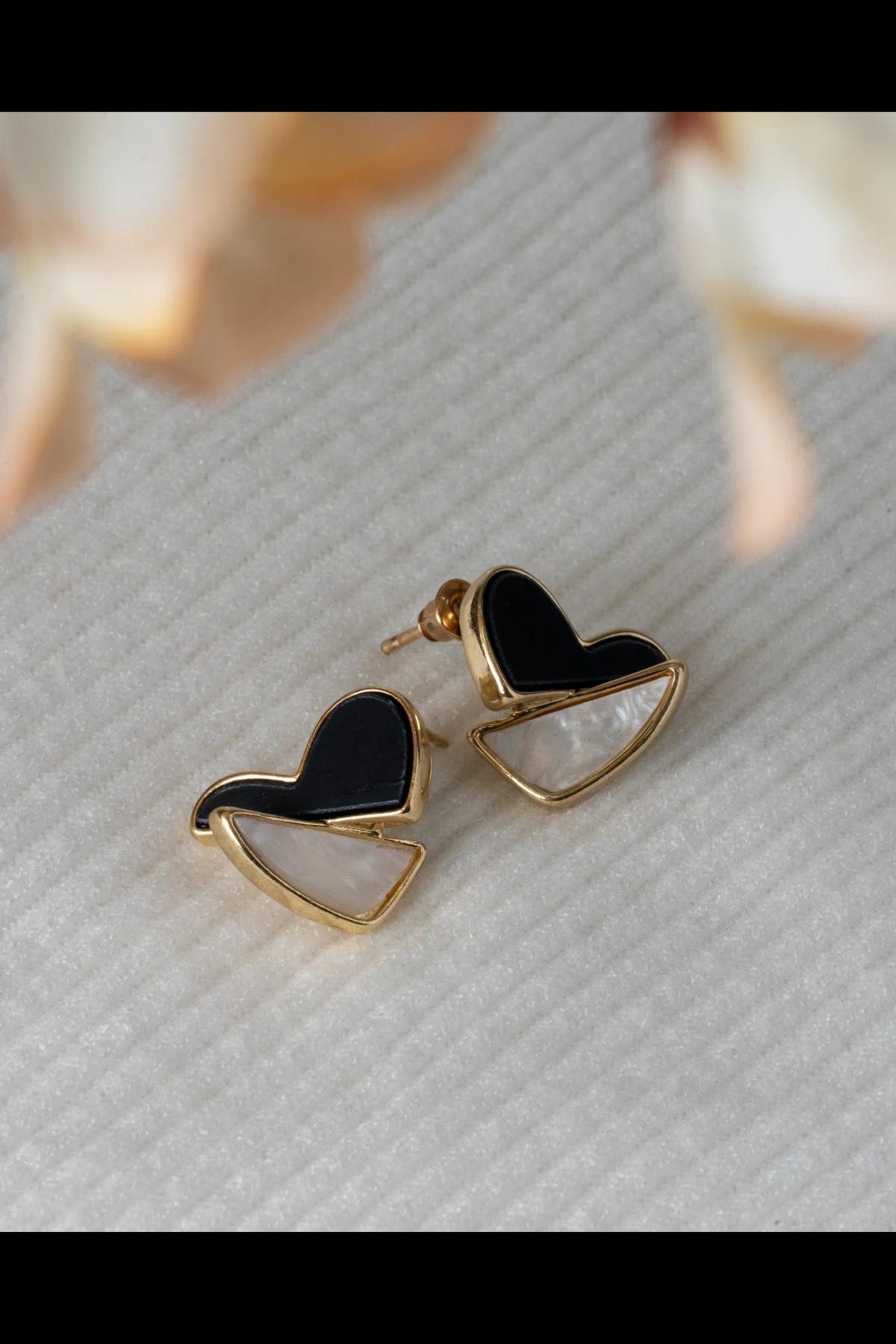goldplated-black-and-mother-of-pearl-heart-stud-earrings