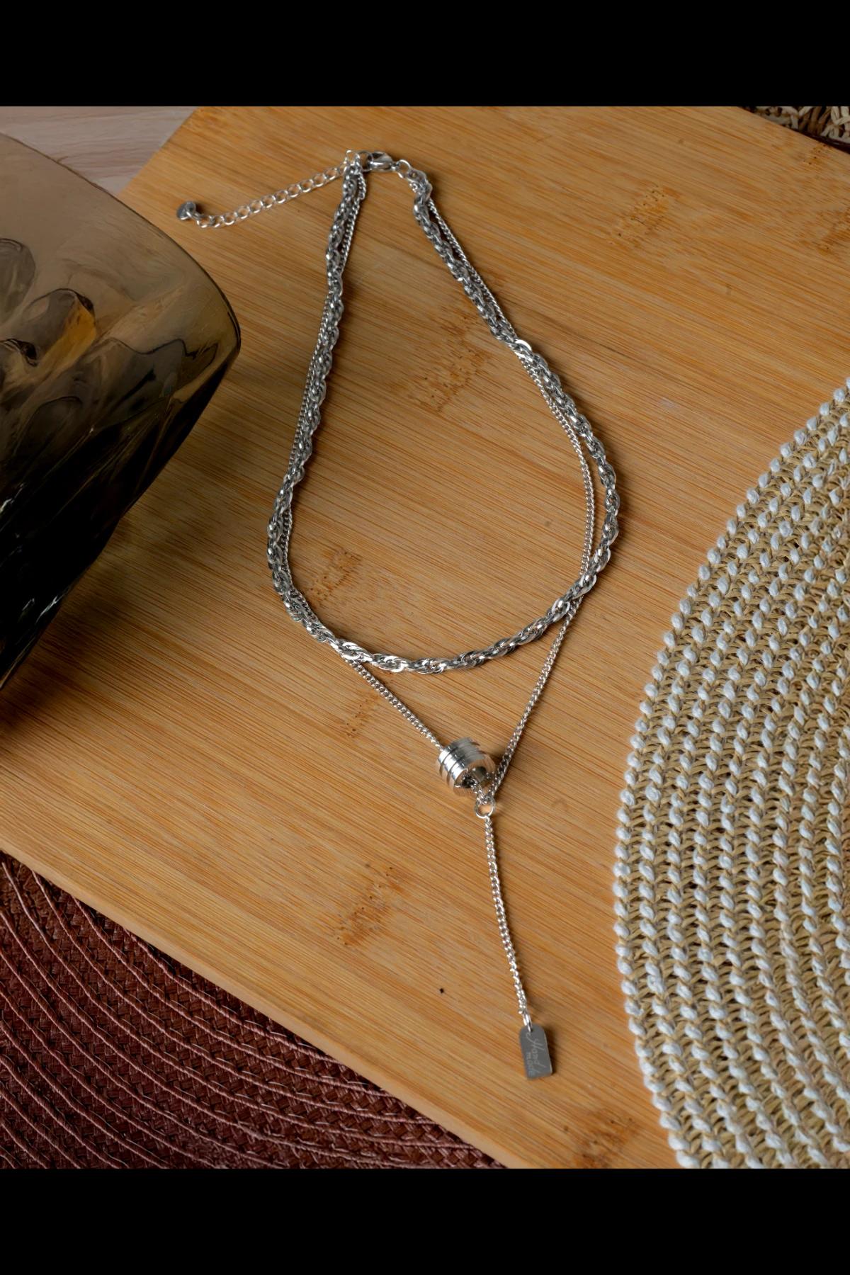 chic-layered-silver-ynecklace