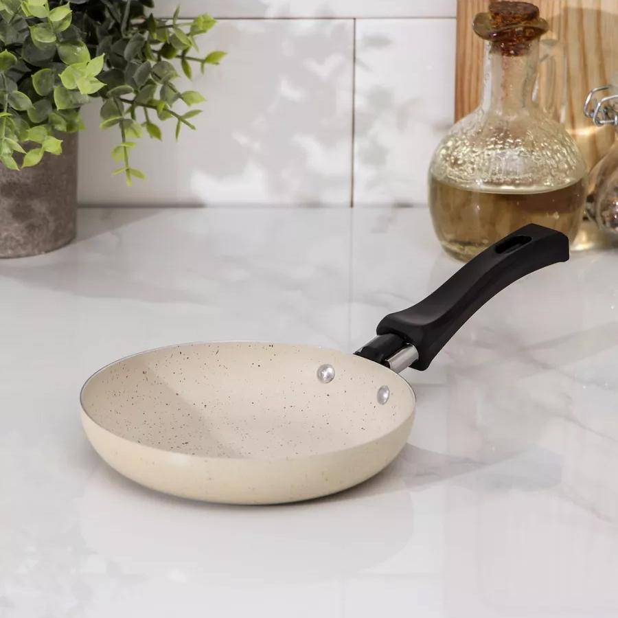 ecofriendly-pfoafree-ceramic-coated-skillet