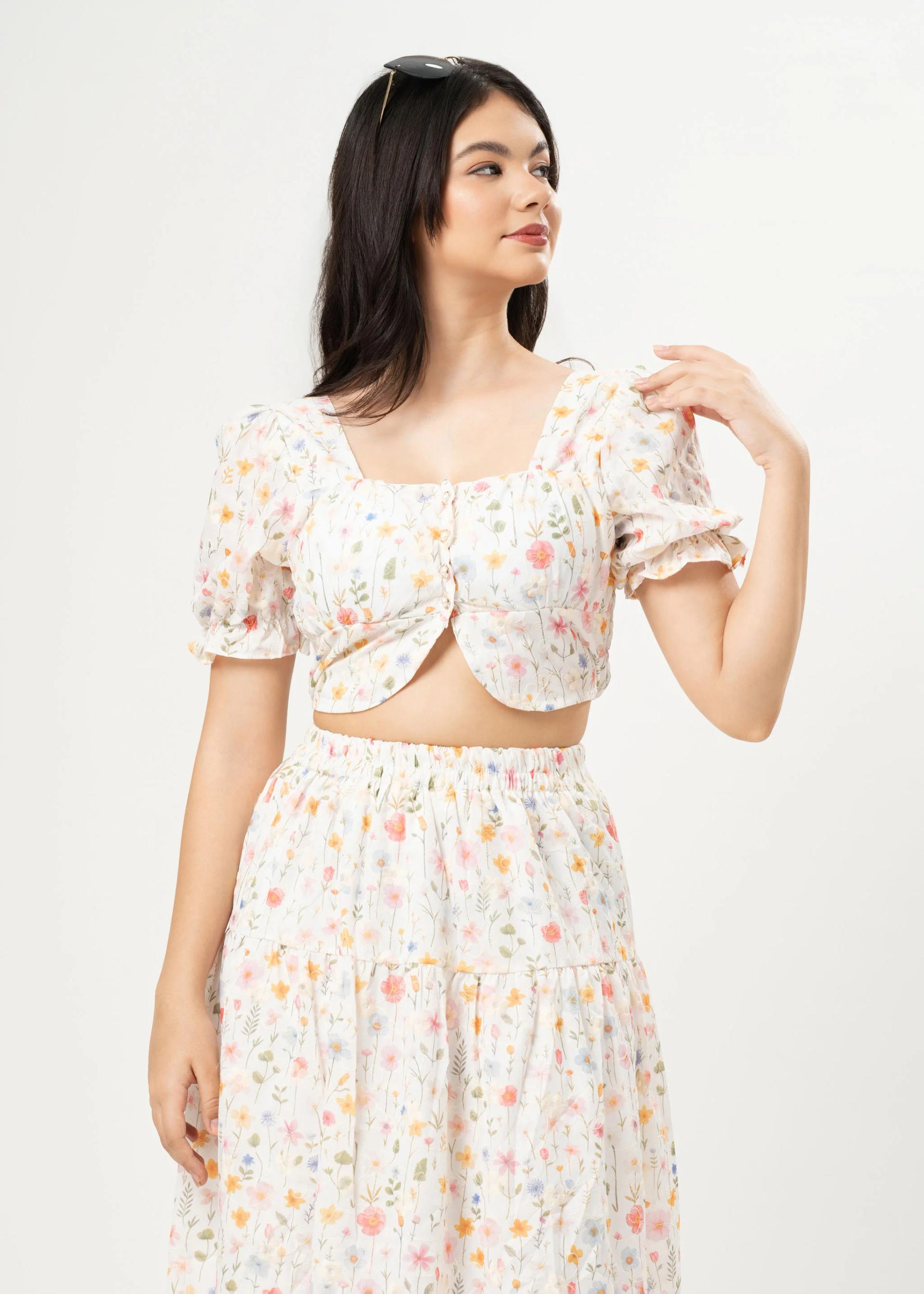 white-ditsy-floral-print-puff-sleeve-crop-top