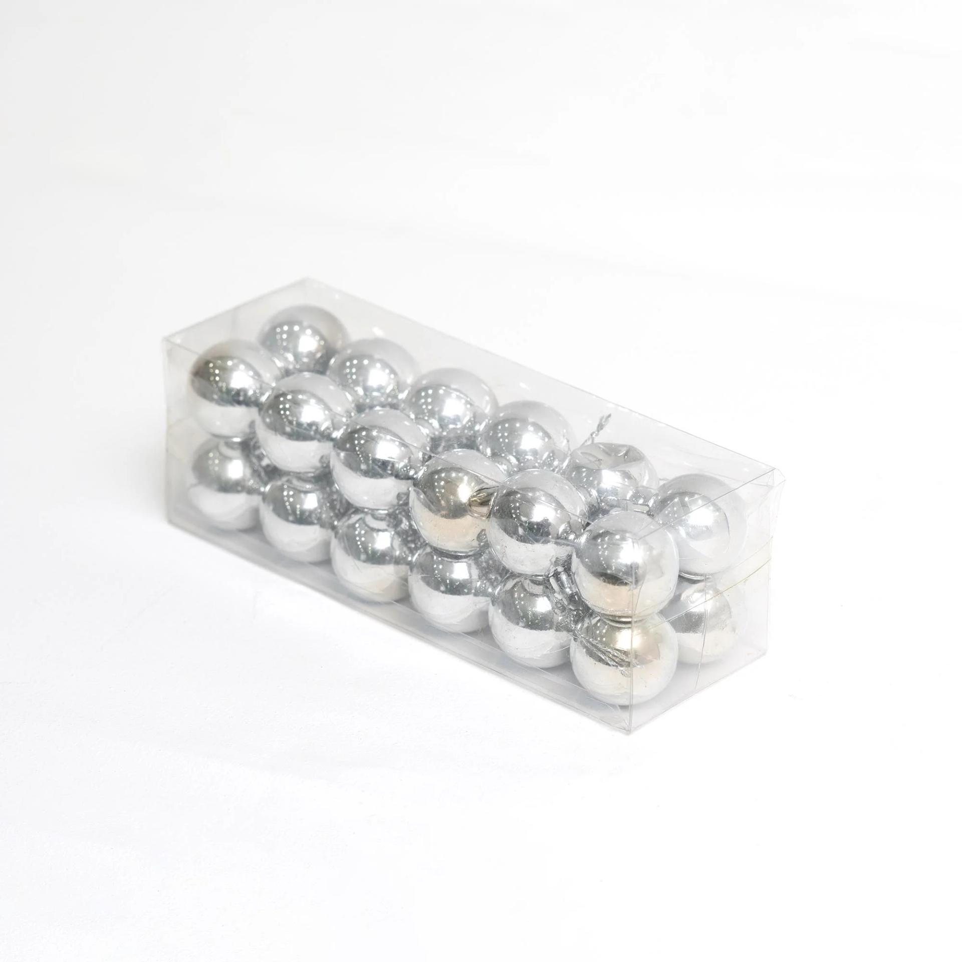 shiny-gold-christmas-ball-ornaments