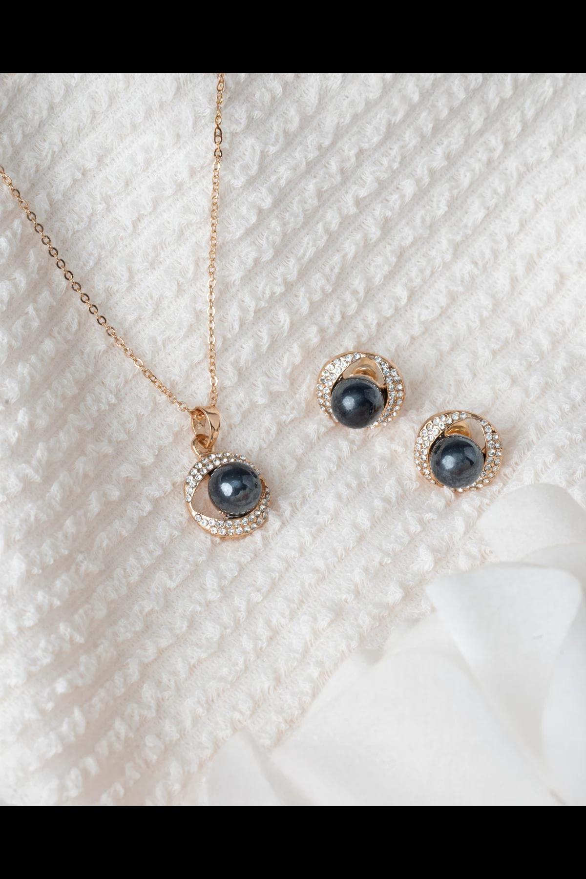 crescent-moon-pearl-necklace-and-stud-earrings-set