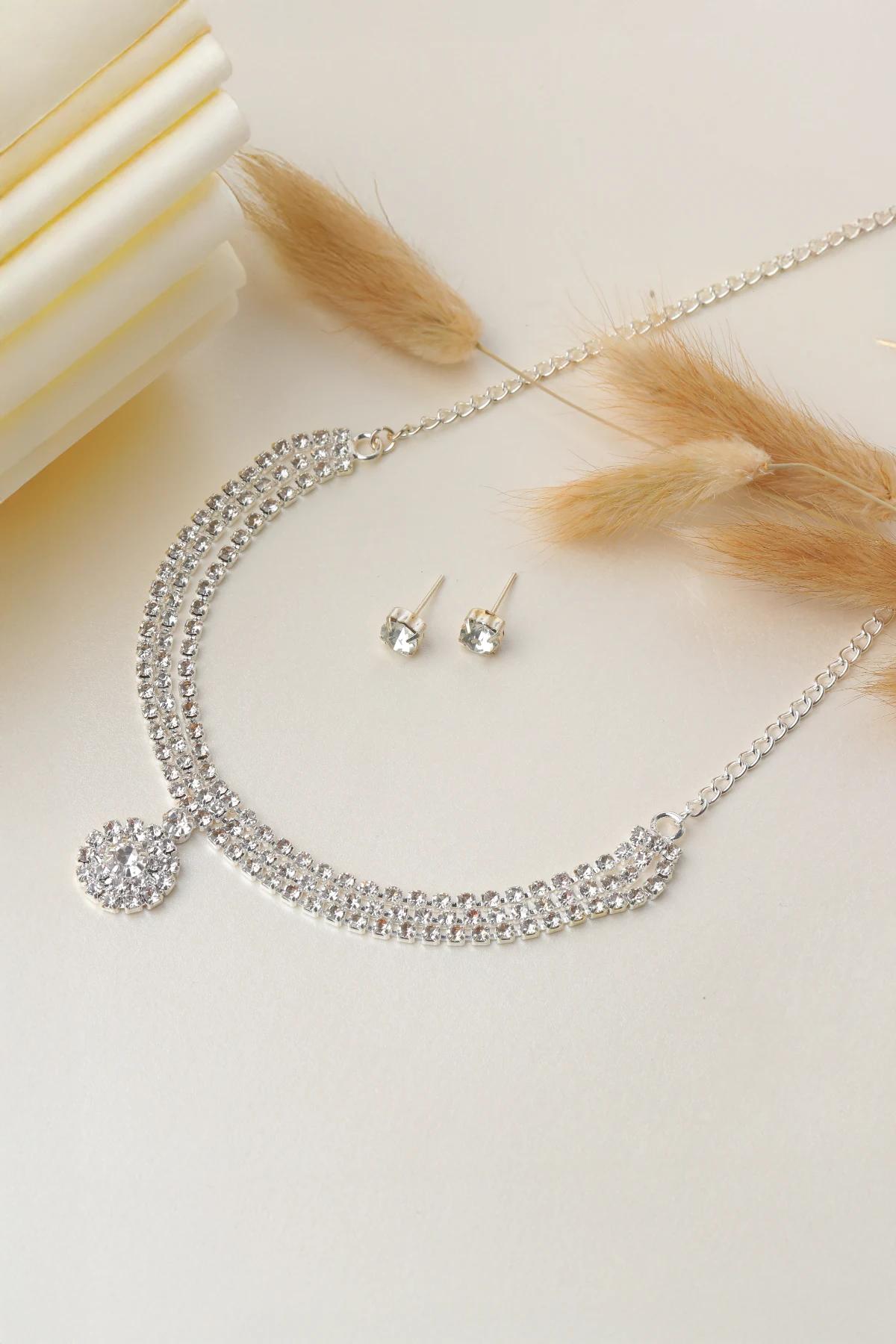 kandy-double-layered-design-with-a-pendant-and-earrings
