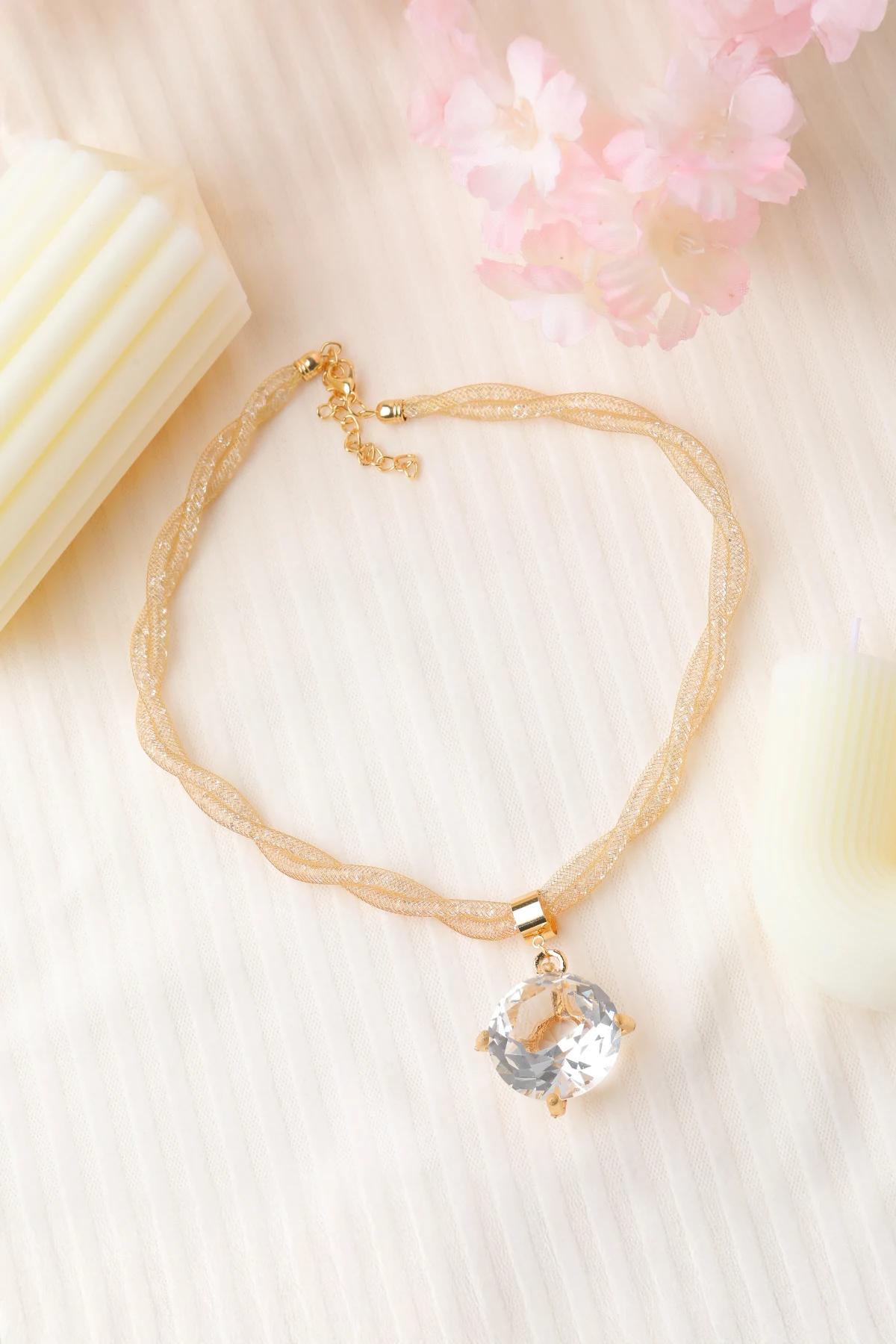 women-circle-diamond-golden-pendant-necklace