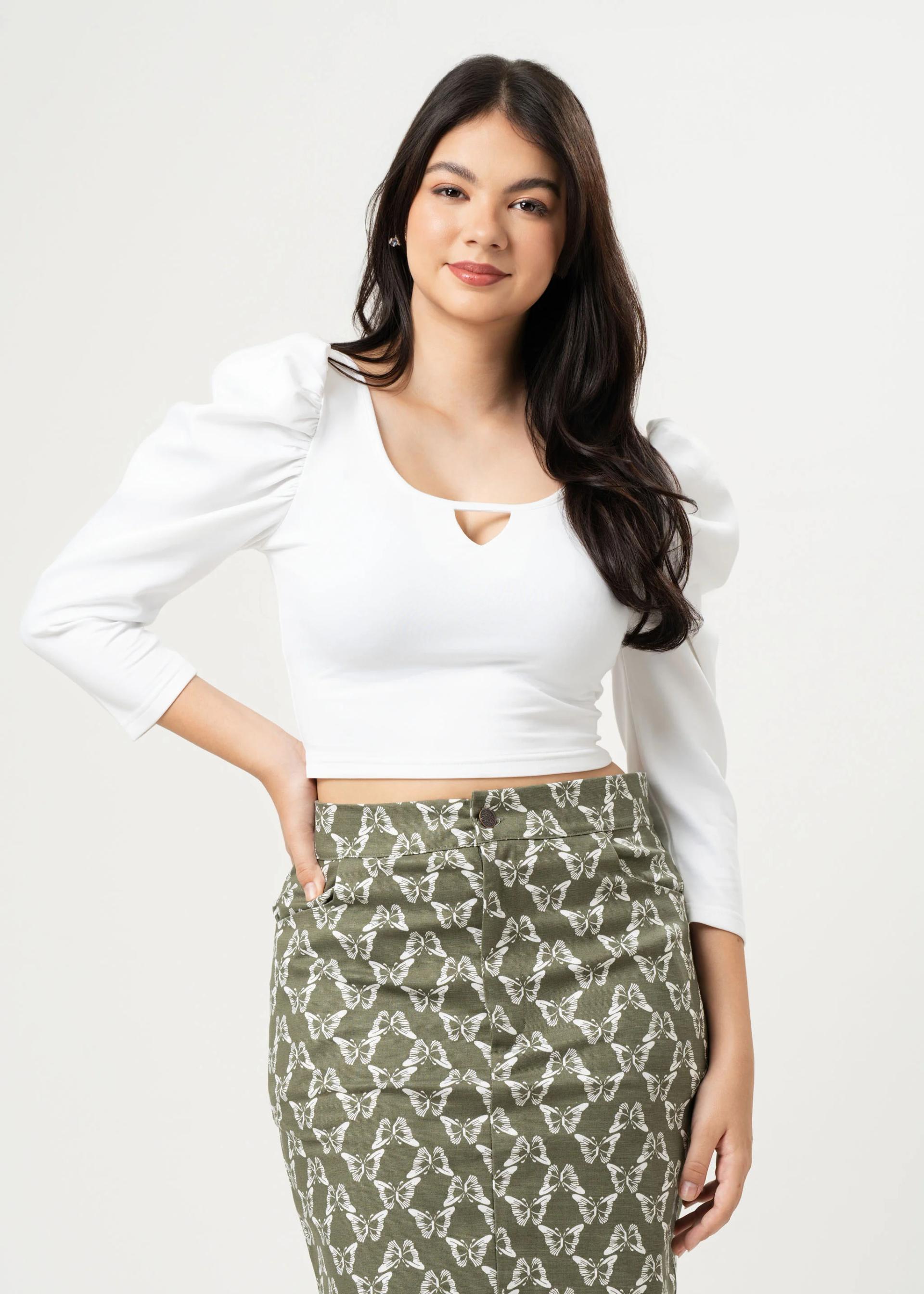 long-sleeve-white-fitted-crop-blouse-with-puff-shoulders