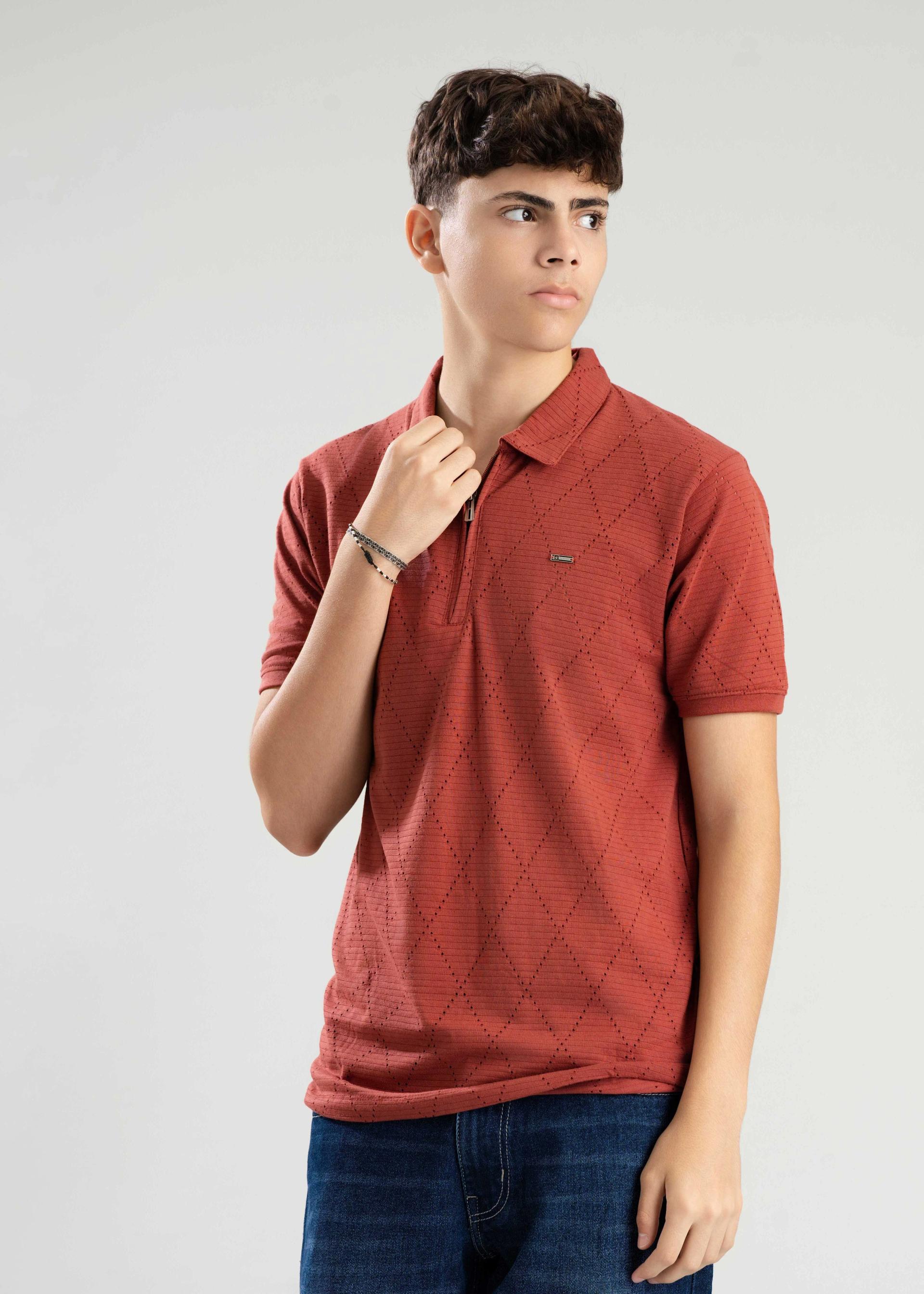 short-sleeve-tshirt-with-geometric-print-and-zipper