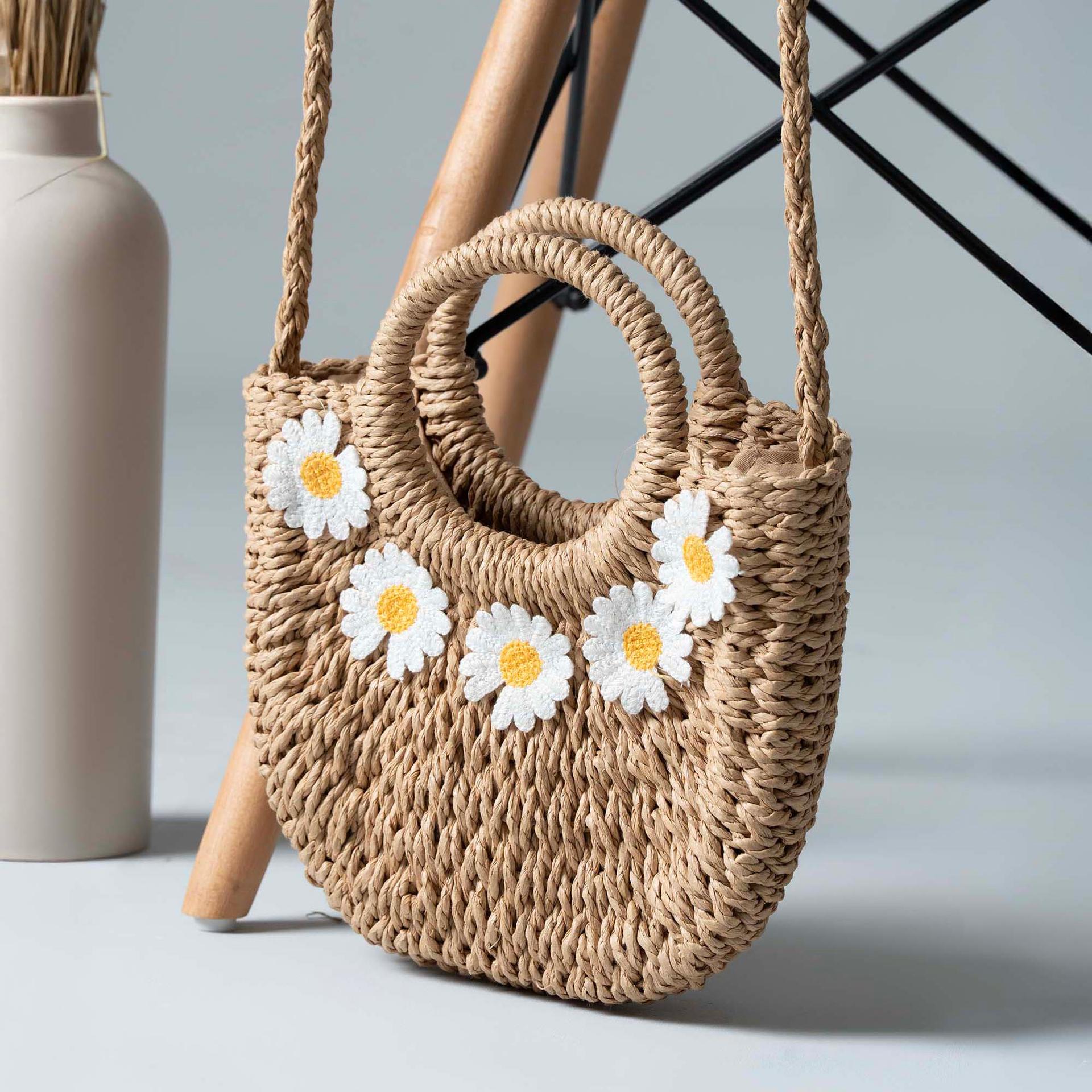 daisy-straw-embellishments-ladies-handbag