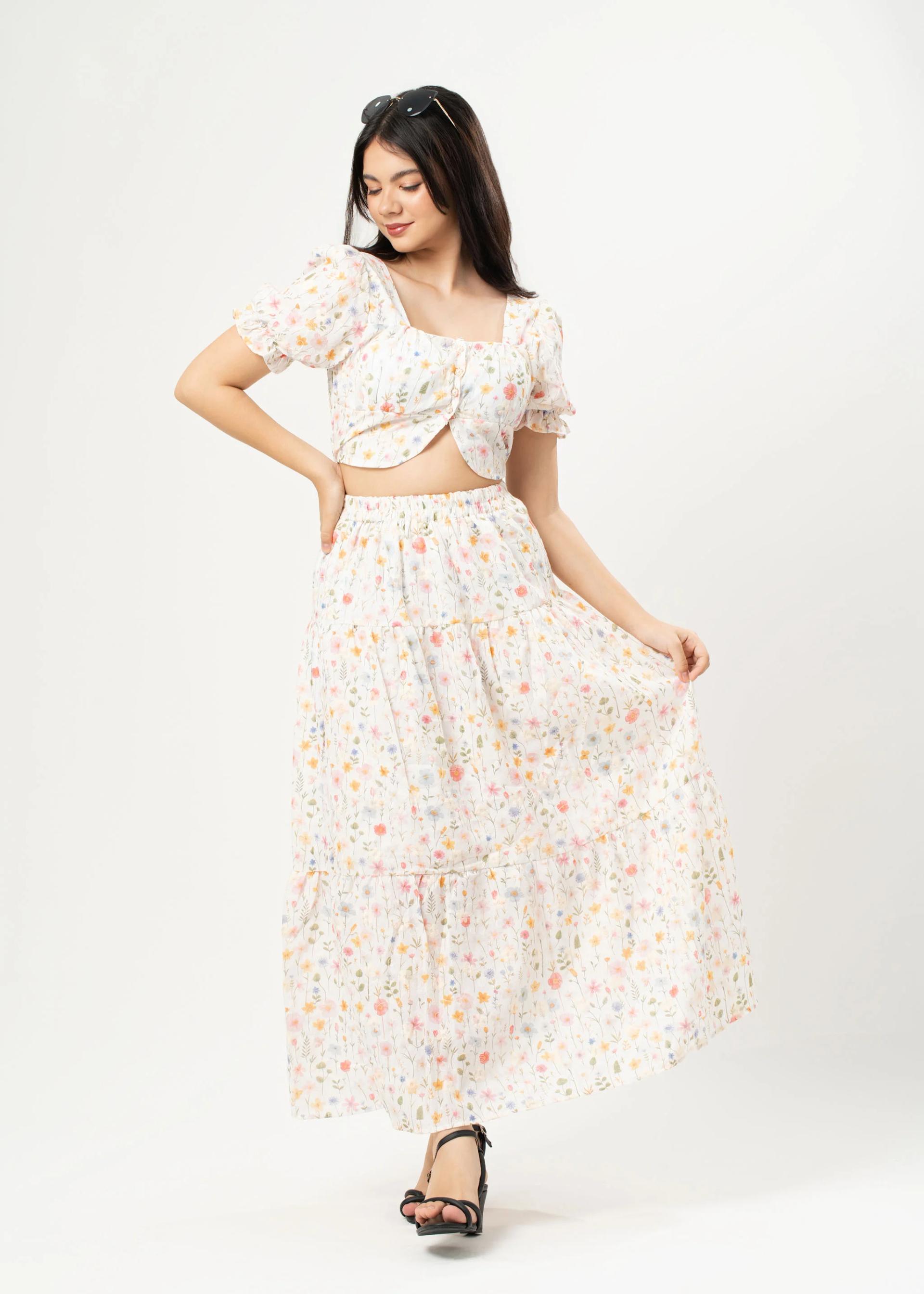 white-ditsy-floral-print-tiered-maxi-skirt