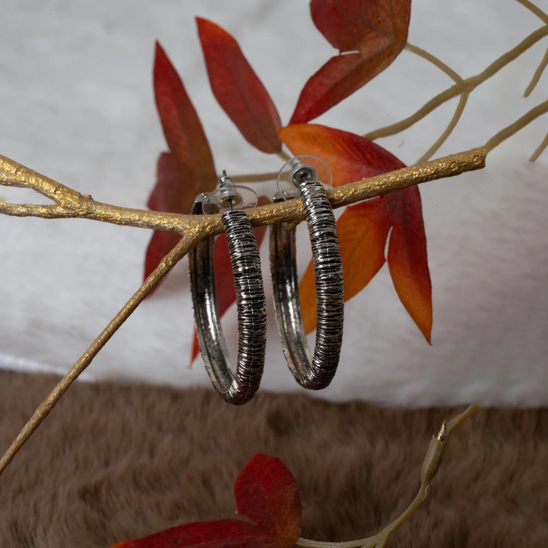 silvertone-ribbed-hoop-drop-earrings